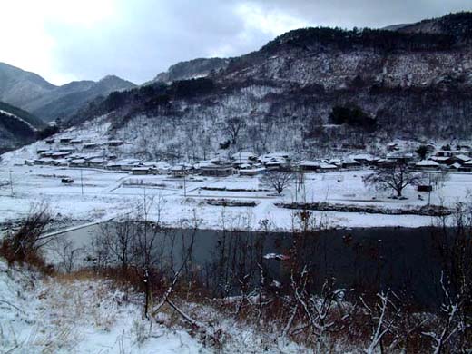 눈 내린 고향마을 풍경 